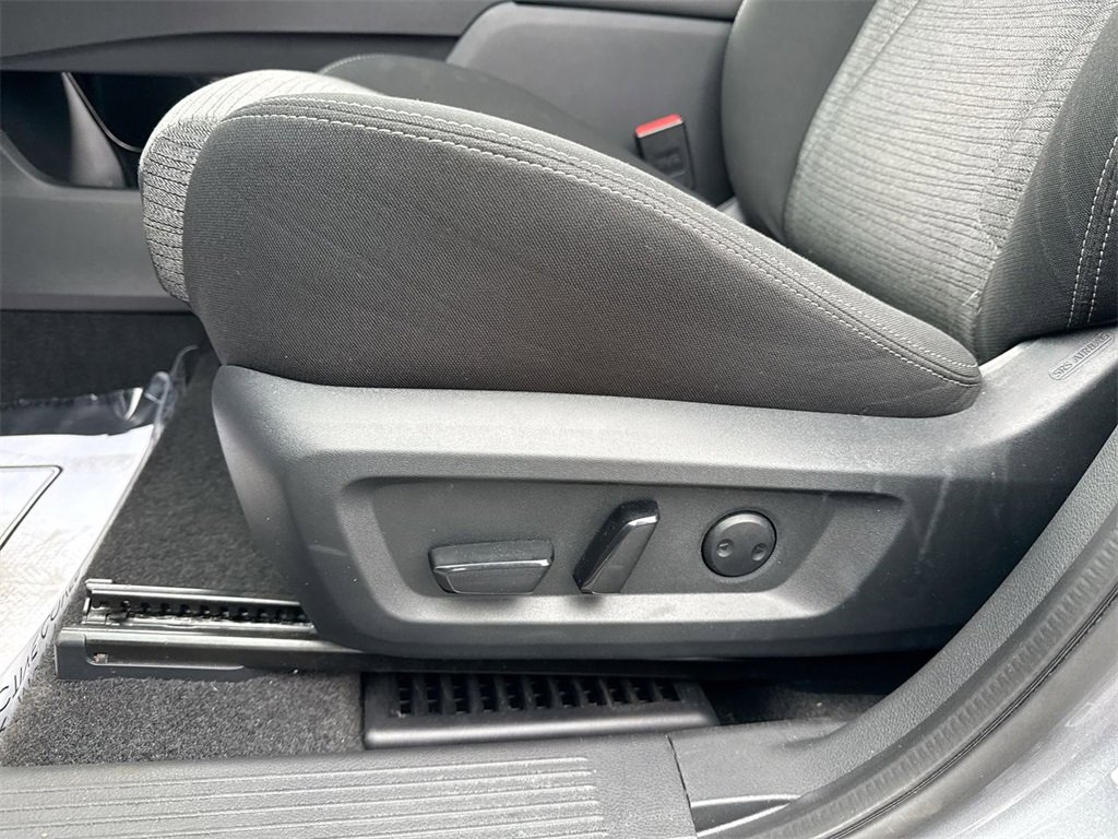 Used 2022 Nissan Rogue SV image 12