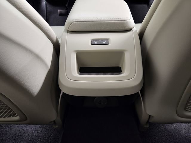 New 2026 Volvo V60 B5 Cross Country Plus w/ Protection Package Premier image 31
