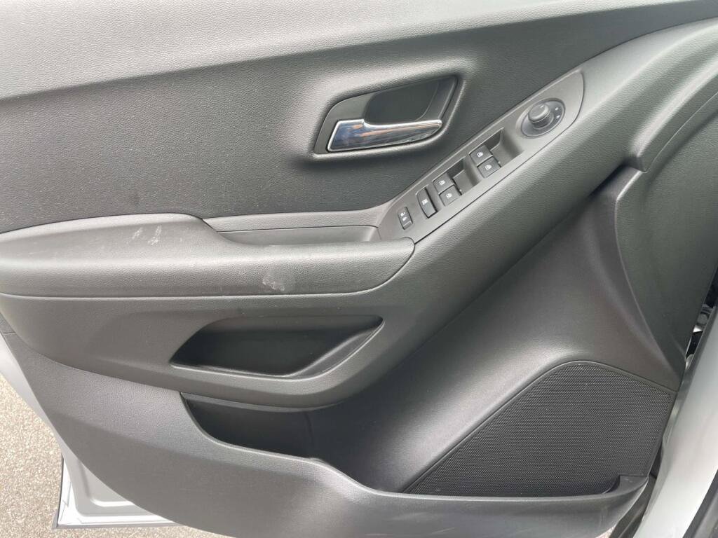 Used 2015 Chevrolet Trax LT w/ LT Plus Package FWD image 28