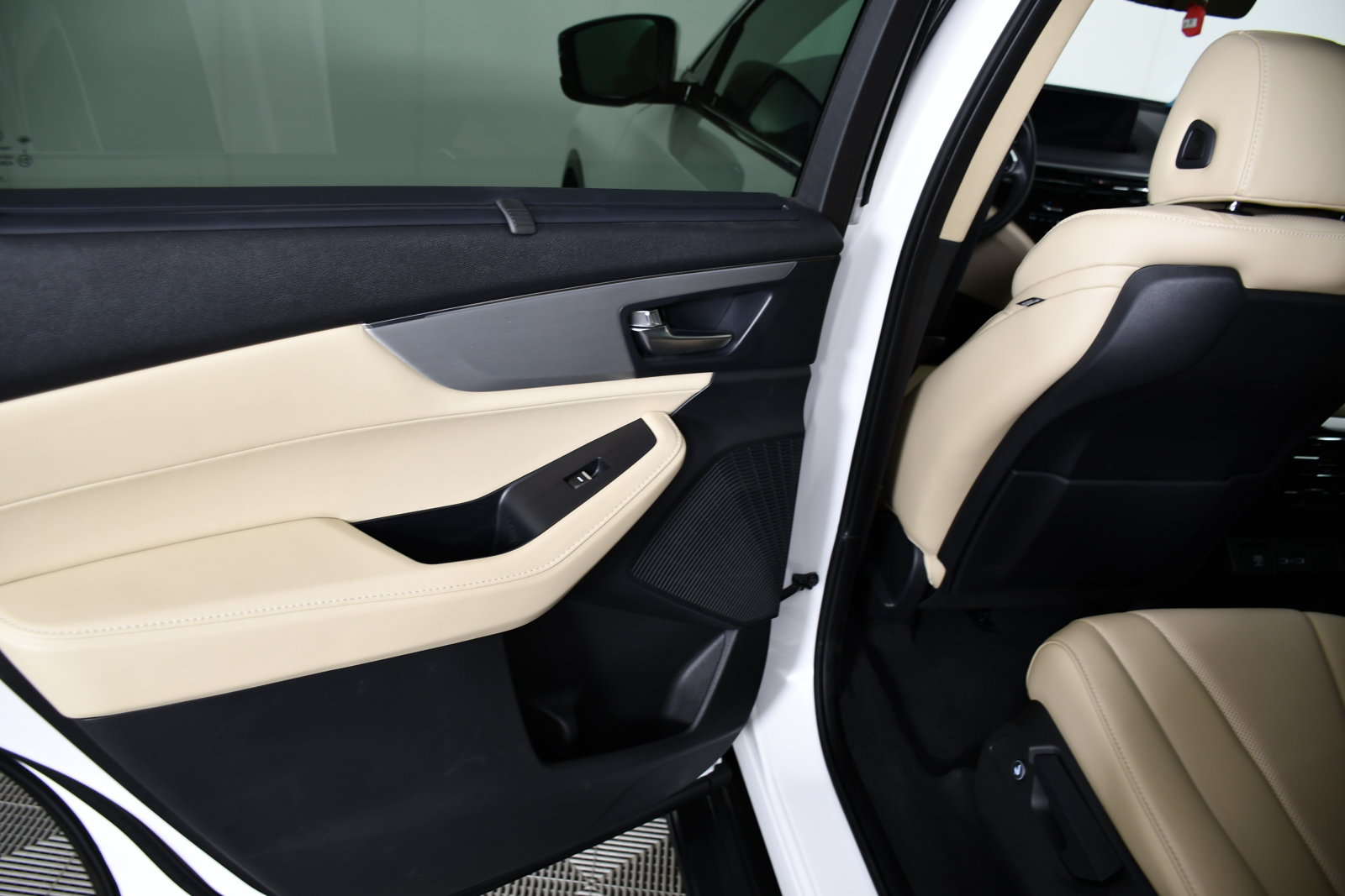 Certified 2024 Acura MDX SH-AWD w/ Technology Package image 46