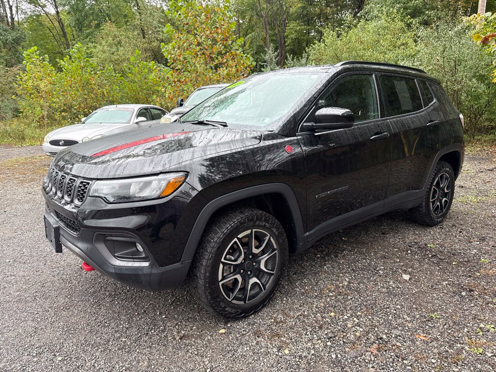 Used 2025 Jeep Compass Trailhawk AWD/4WD image 3