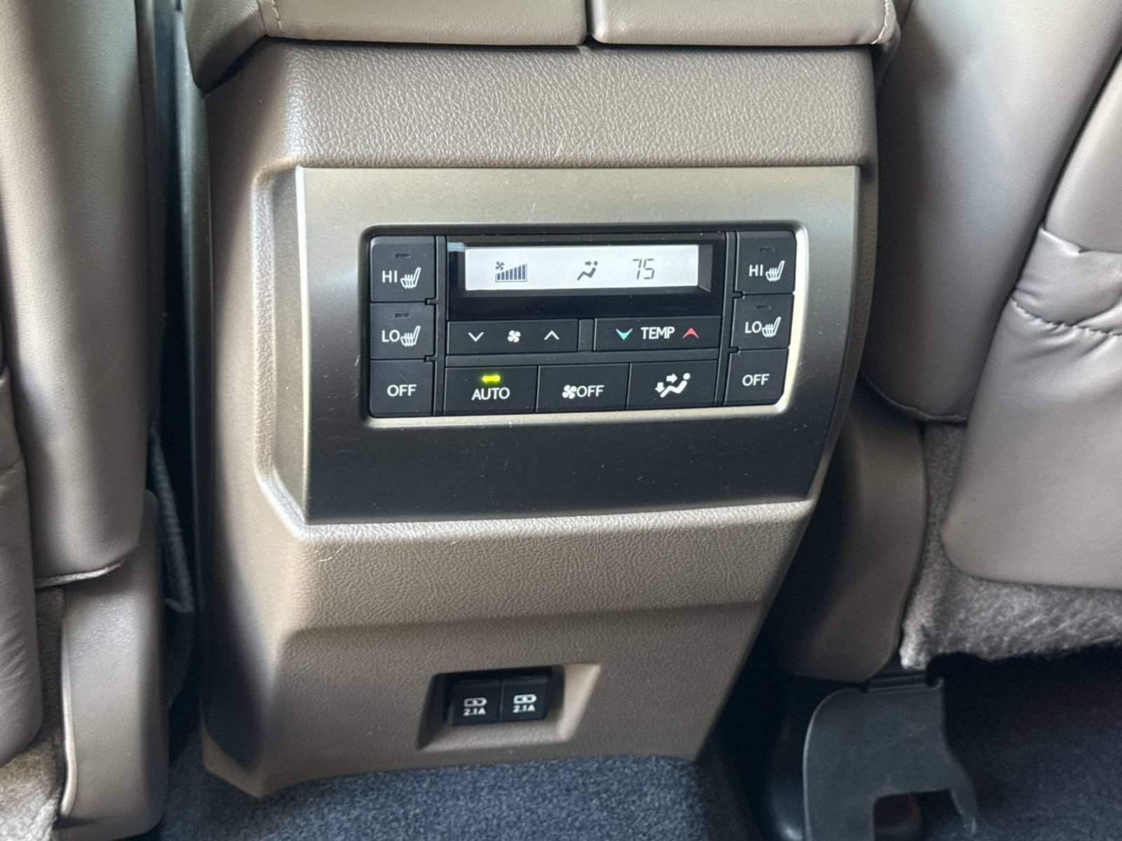 Used 2023 Lexus GX 460 Premium w/ Accessory Package AWD/4WD image 15