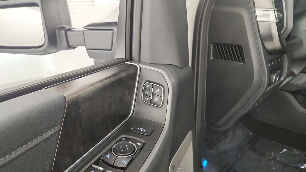 Certified 2024 Ford F250 Lariat w/ Black Appearance Package image 26