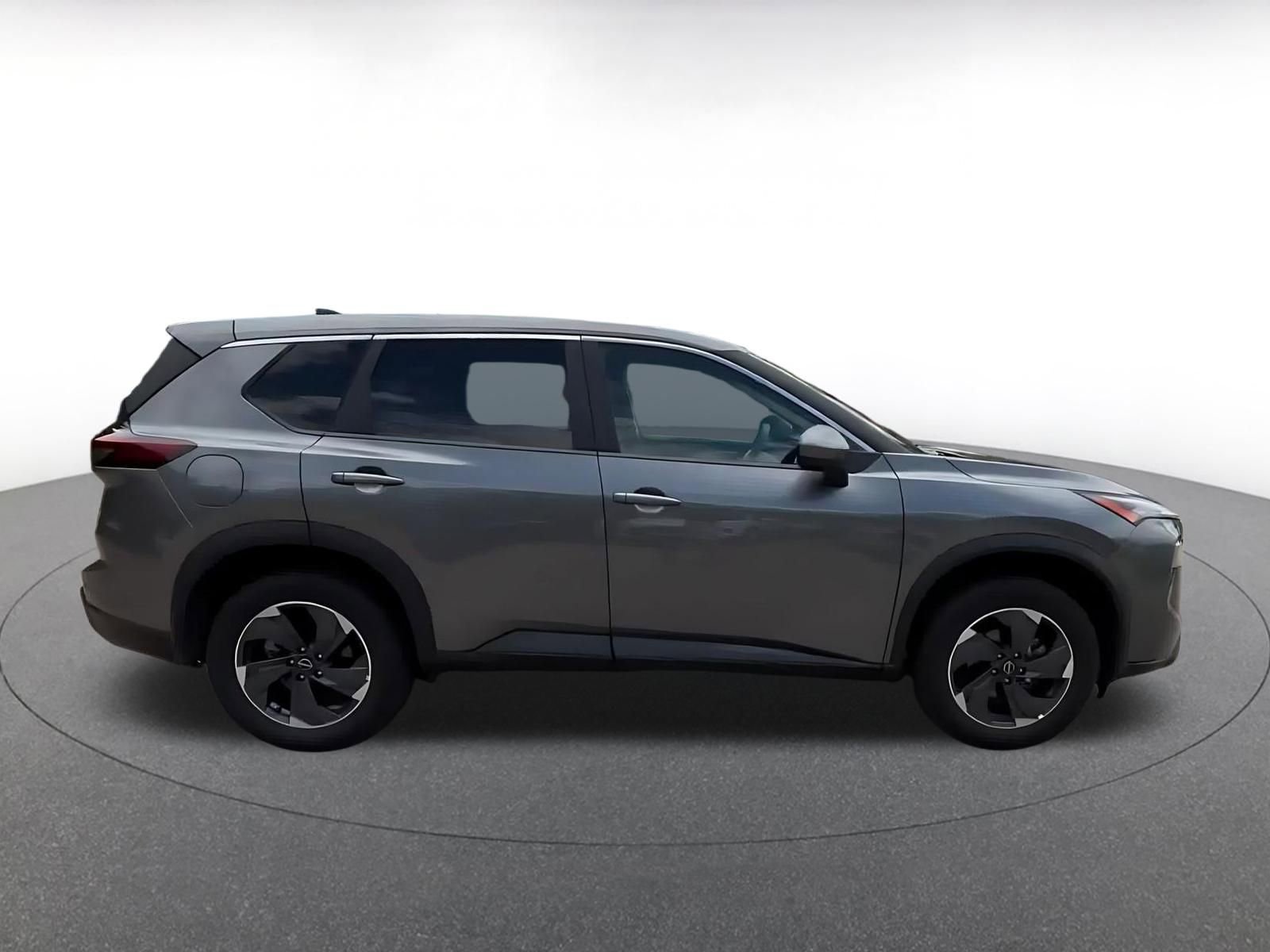 Used 2025 Nissan Rogue SV FWD image 16