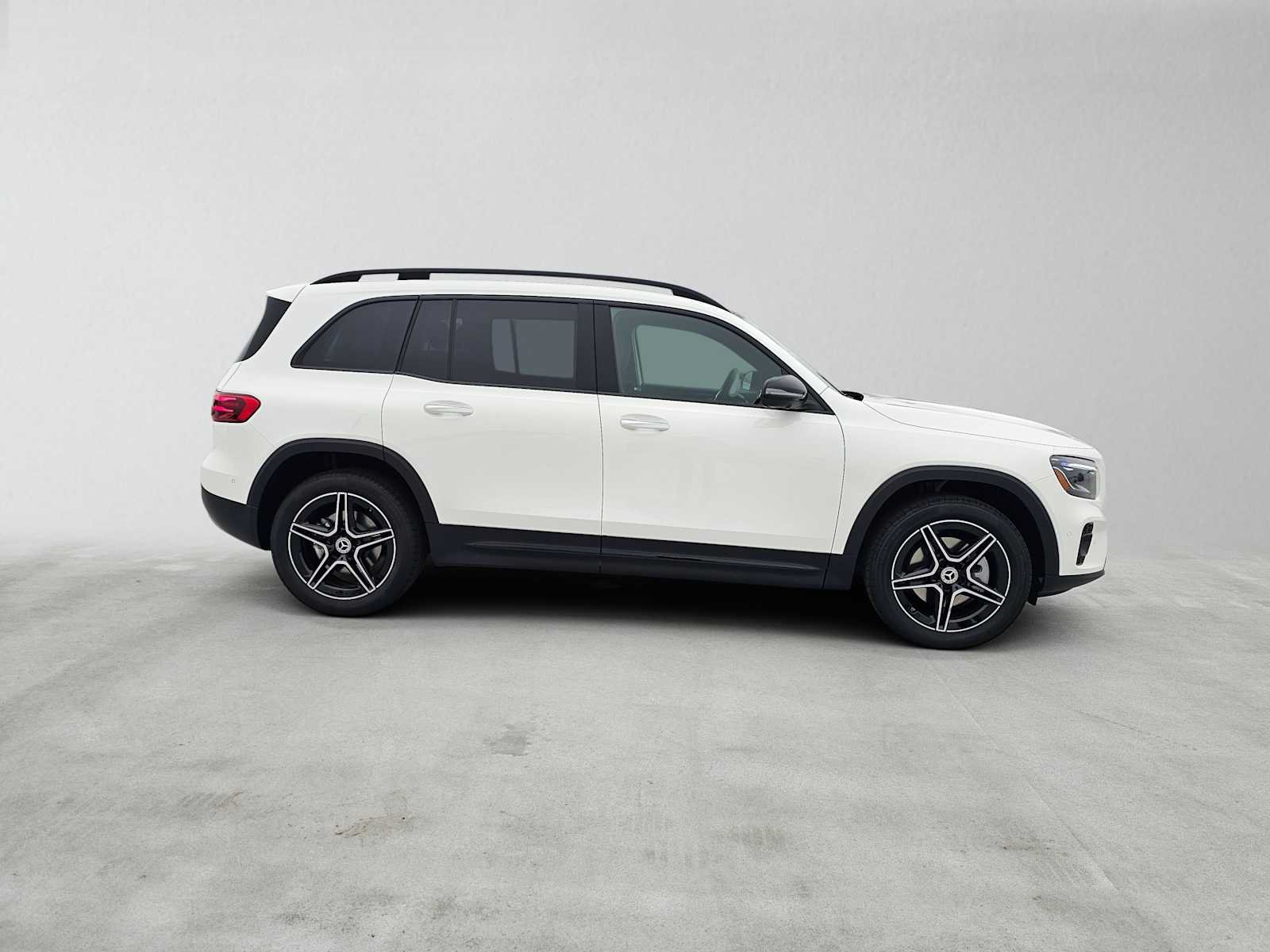 New 2026 Mercedes-Benz GLB 250 image 2