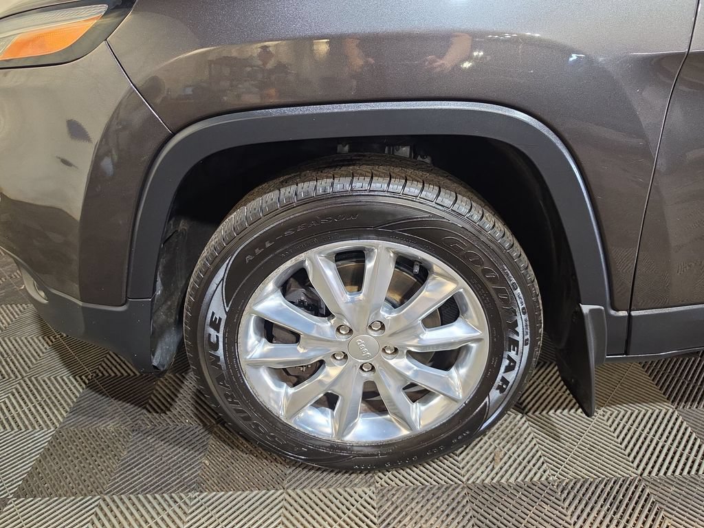 Used 2017 Jeep Cherokee Limited AWD/4WD image 19