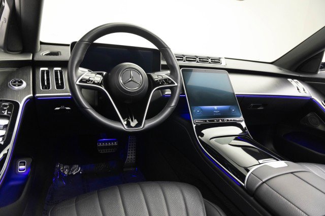 Used 2022 Mercedes-Benz S 500 4MATIC w/ AMG Line Package image 6