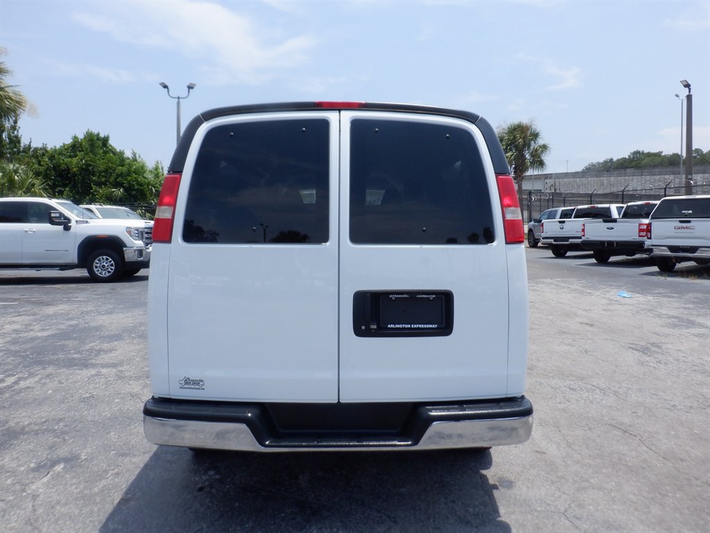 Used 2020 Chevrolet Express 3500 LT w/ LT Preferred Equipment Group RWD image 4