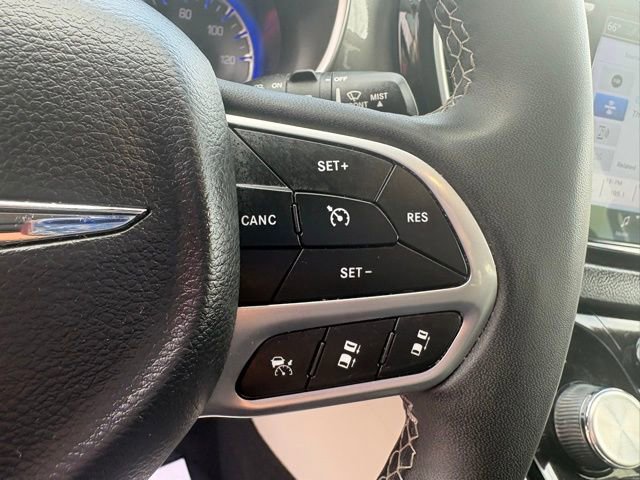 Used 2023 Chrysler Pacifica Touring-L FWD image 45
