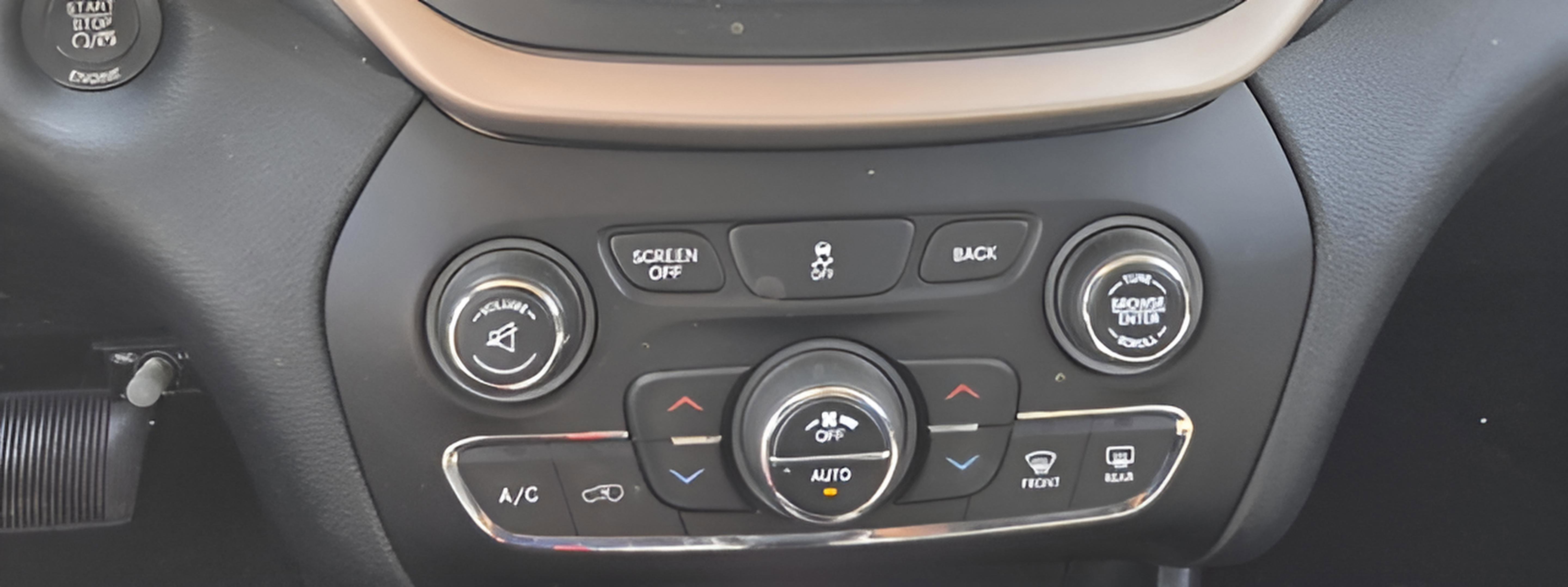 Used 2014 Jeep Cherokee Latitude w/ Comfort/Convenience Group image 25