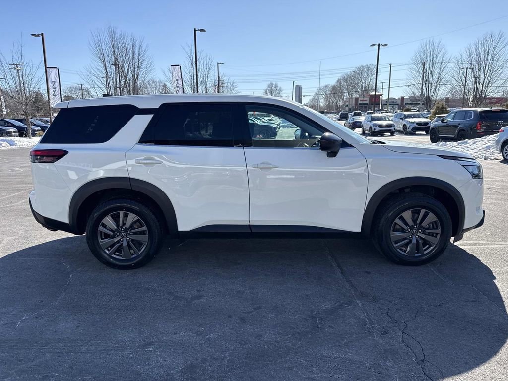 Used 2024 Nissan Pathfinder S image 8
