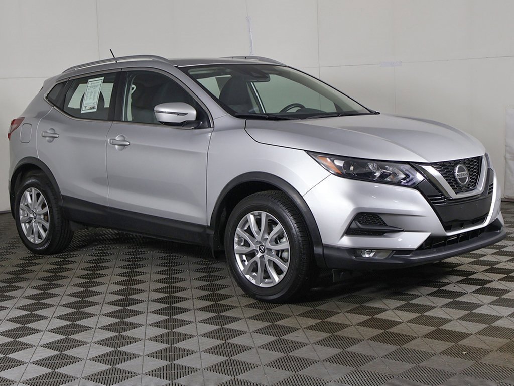 Used 2022 Nissan Rogue Sport SV image 2