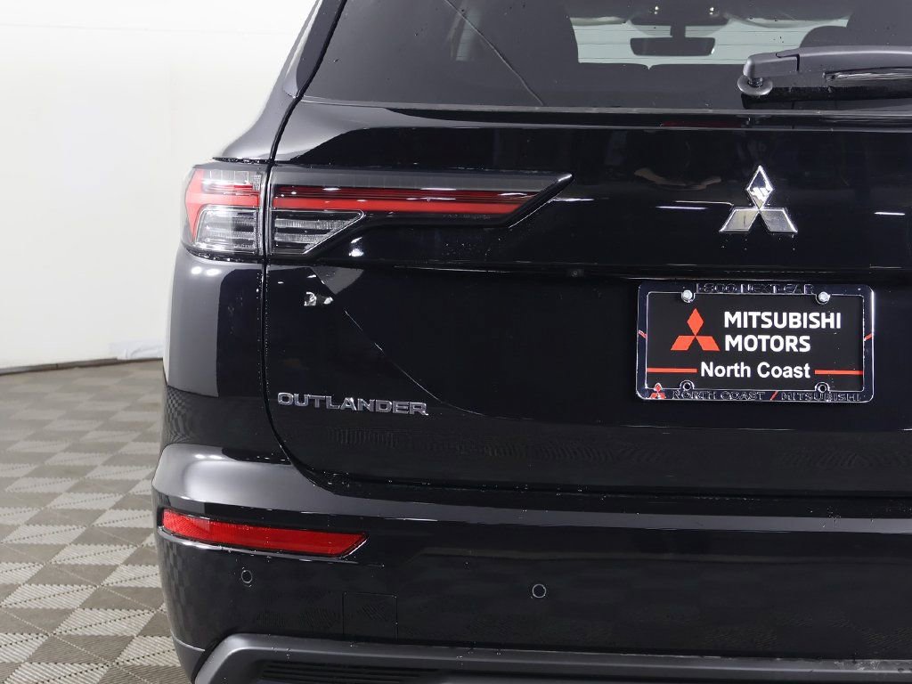 New 2026 Mitsubishi Outlander ES image 15