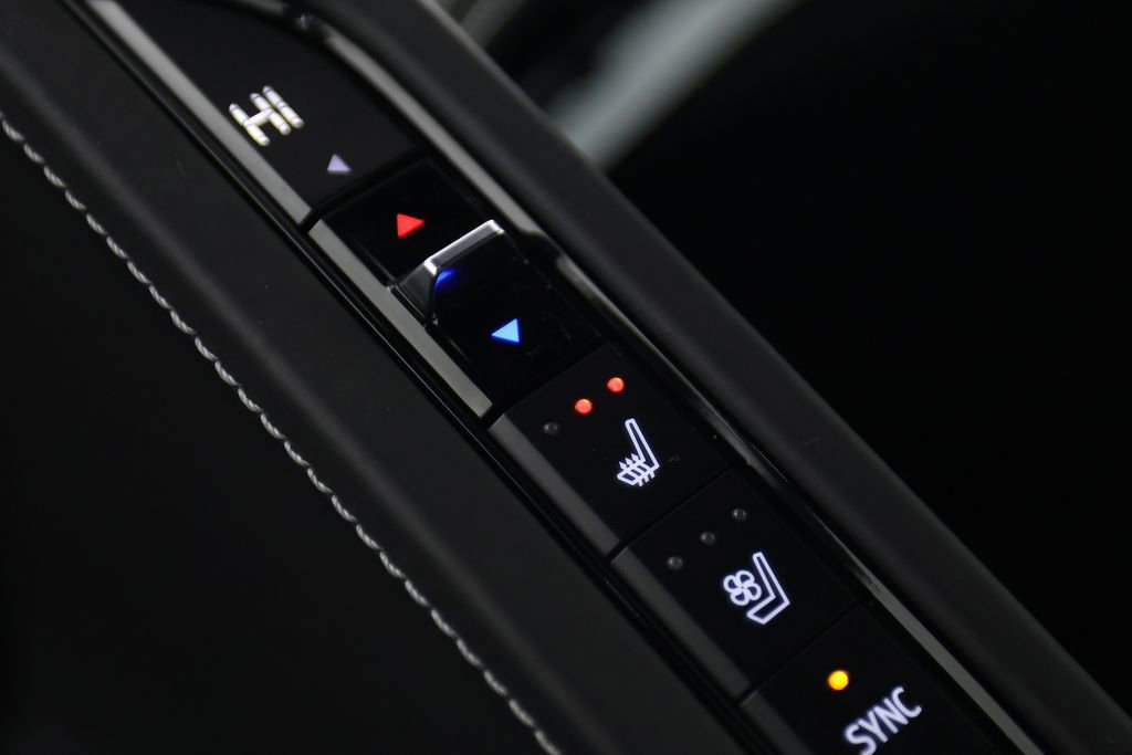 Used 2023 Chevrolet Corvette Stingray w/ Stealth Interior Trim Package image 31