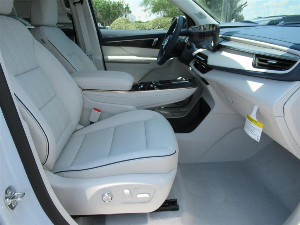 New 2026 Buick Enclave Avenir w/ Super Cruise Package FWD image 10