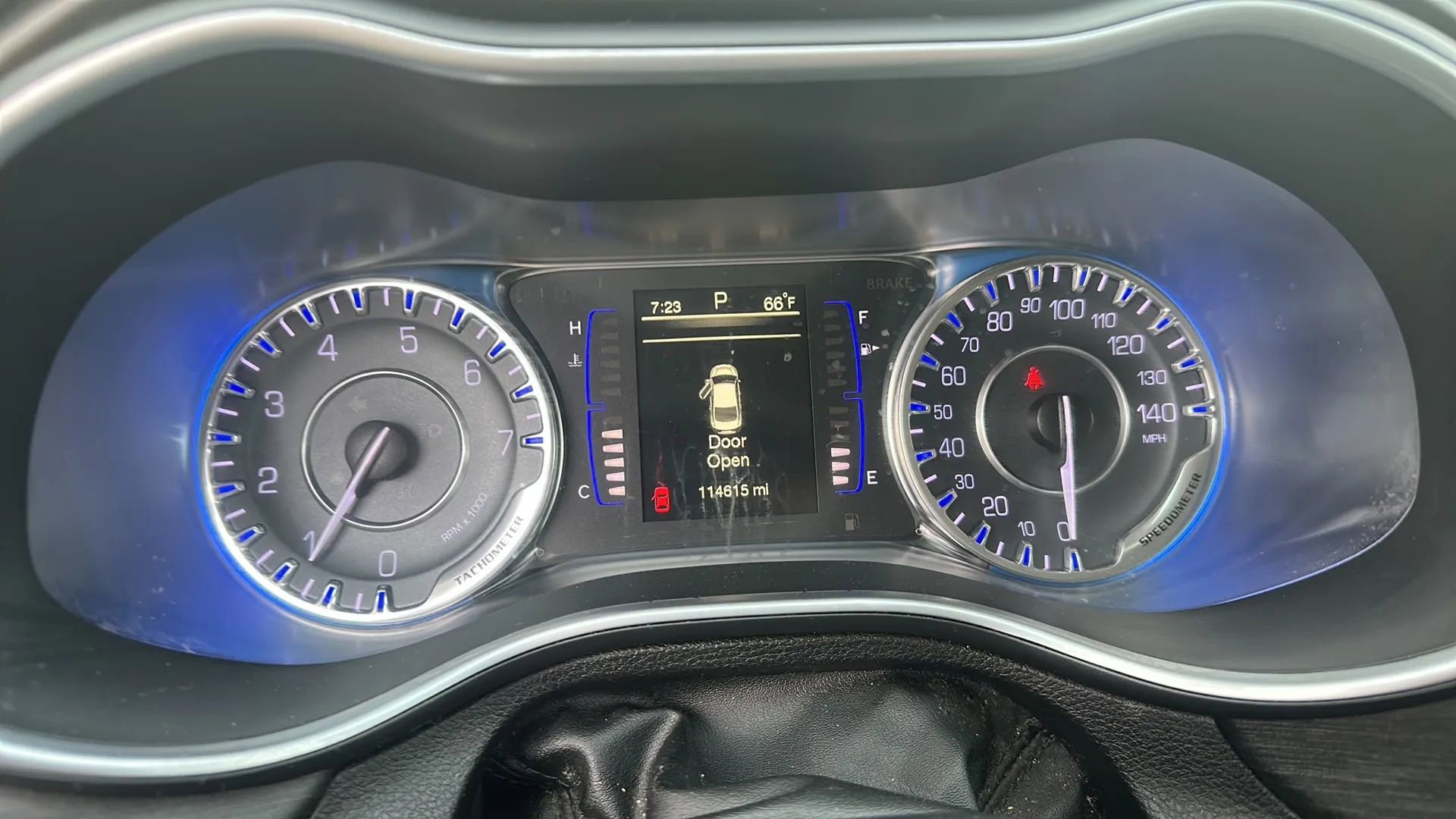 Used 2016 Chrysler 200 Limited w/ Convenience Group image 32