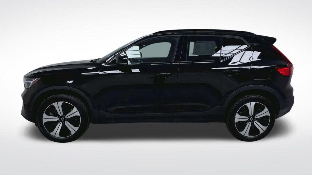 Used 2023 Volvo XC40 Recharge Core image 5