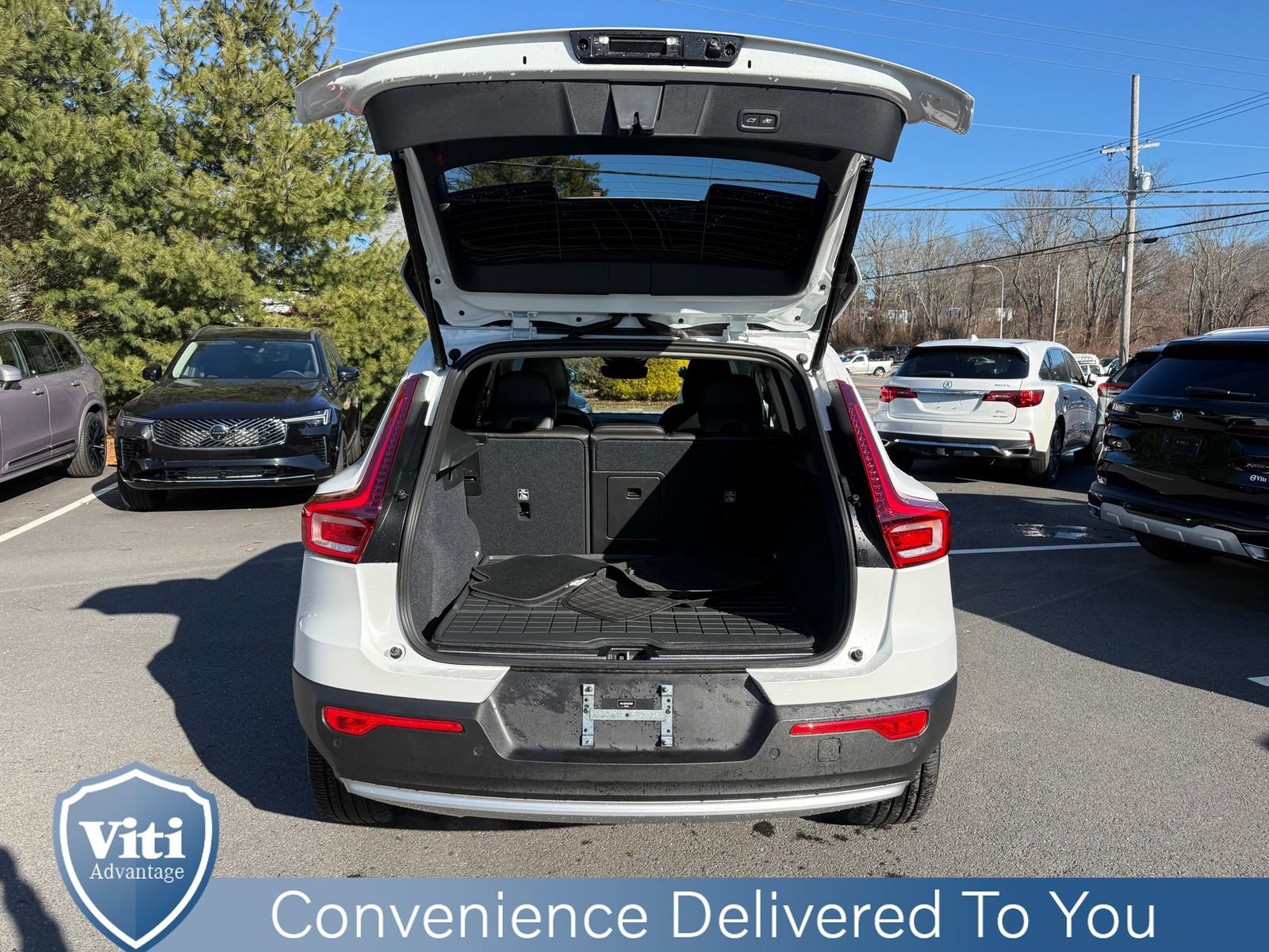 Certified 2024 Volvo XC40 B5 Ultimate w/ Protection Package Premier image 23