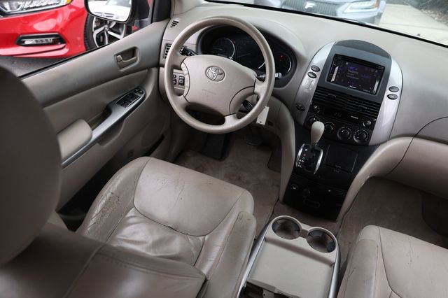 Used 2009 Toyota Sienna LE image 23