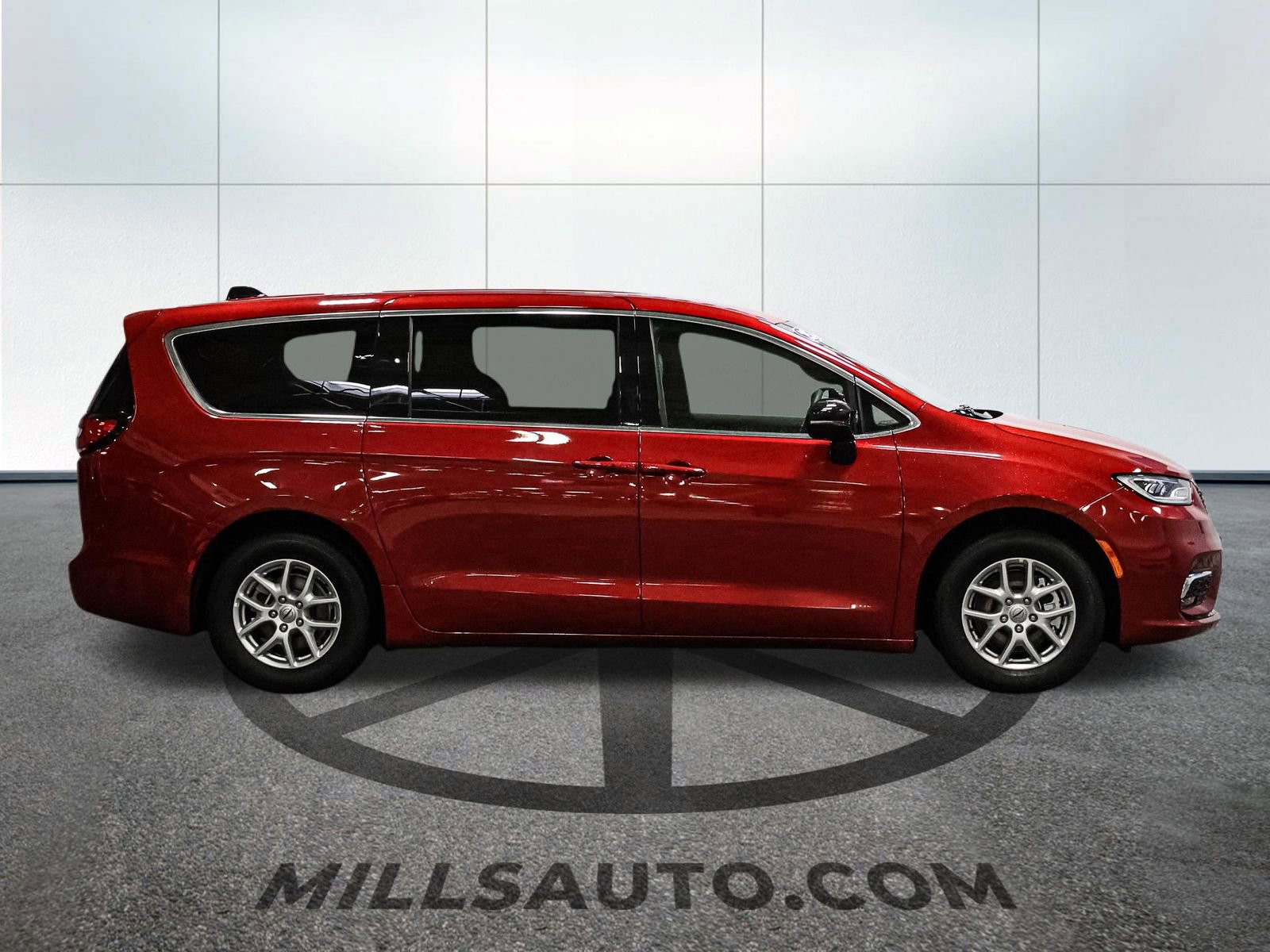 Used 2025 Chrysler Pacifica Select FWD image 9
