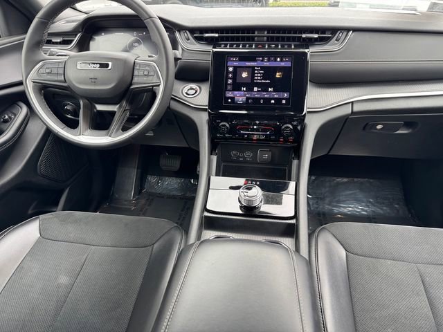 Used 2024 Jeep Grand Cherokee L Laredo image 5