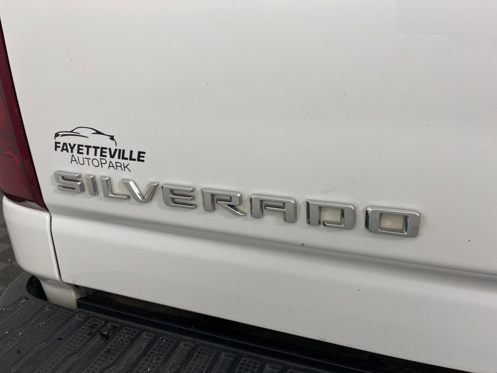 Used 2022 Chevrolet Silverado 2500 Custom w/ Custom Value Package image 3