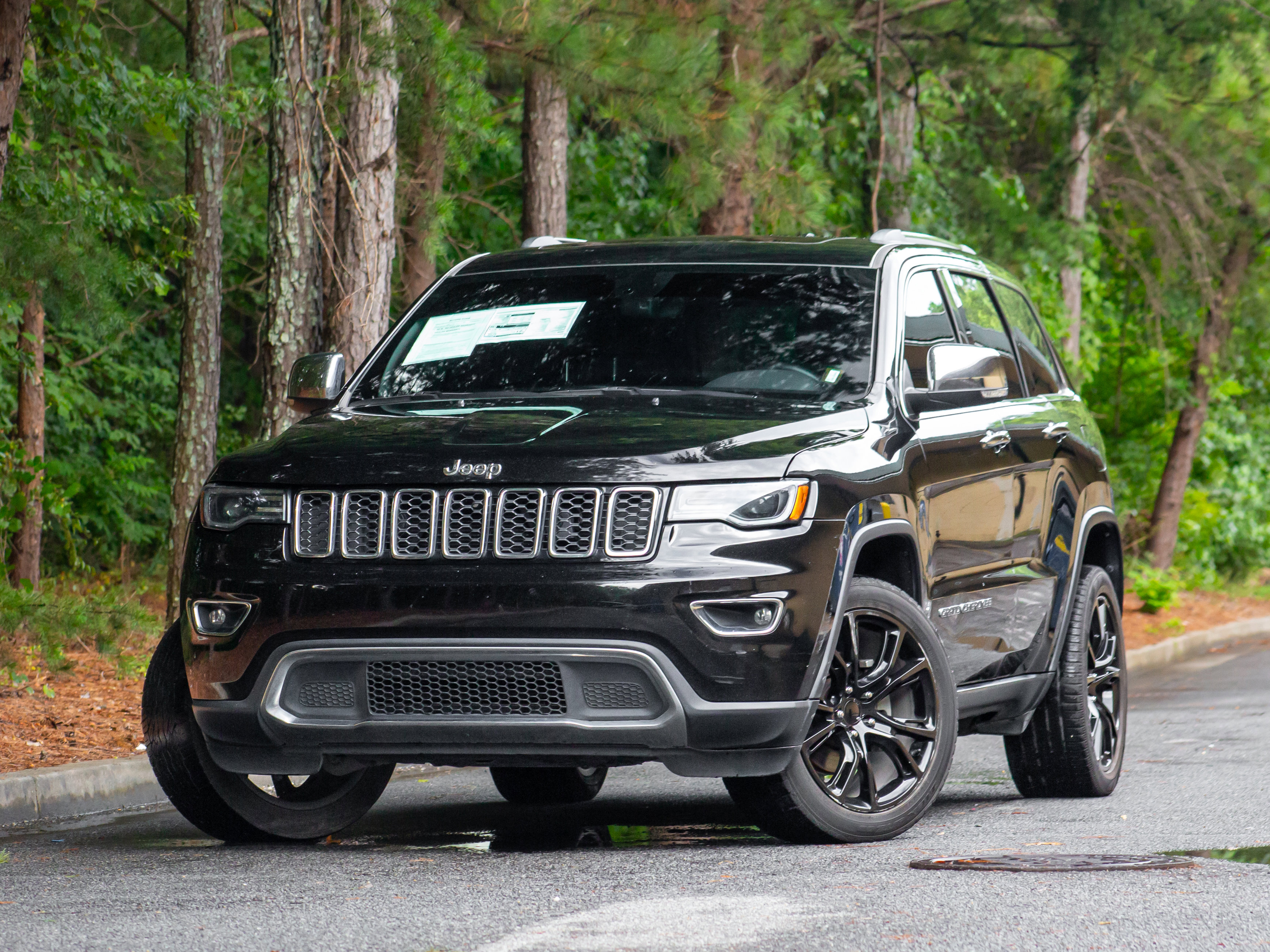 Used 2019 Jeep Grand Cherokee Limited w/ Luxury Group II image 2