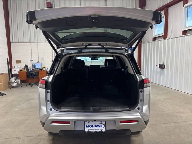 Used 2025 Nissan Pathfinder SL AWD/4WD image 20