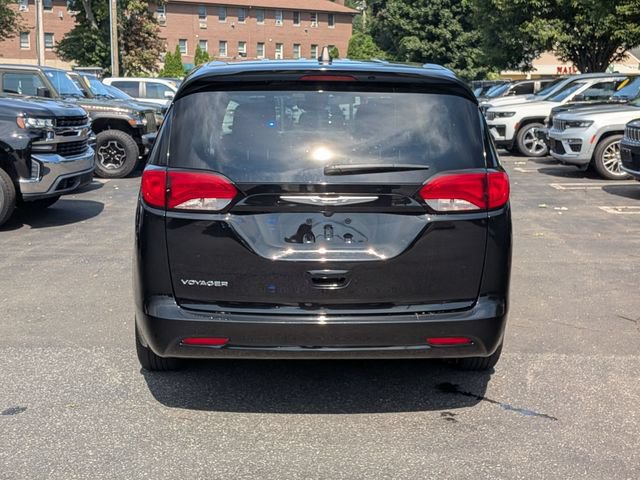 Certified 2024 Chrysler Voyager LX FWD image 4