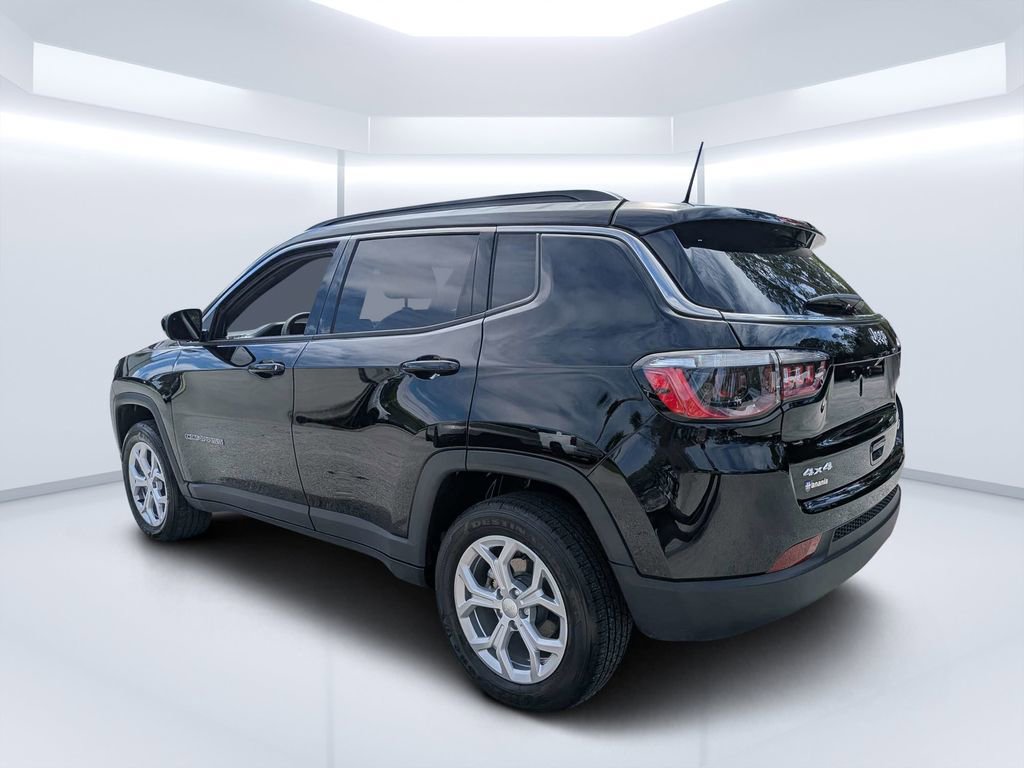 Used 2024 Jeep Compass Latitude image 5