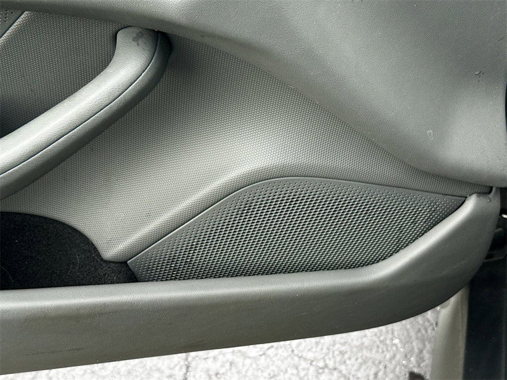 Used 2021 Porsche Taycan image 20