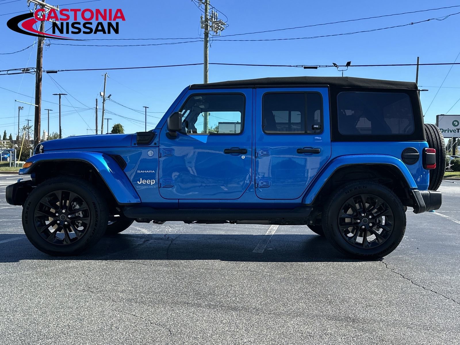 Used 2024 Jeep Wrangler Unlimited Sahara w/ Technology Group image 31