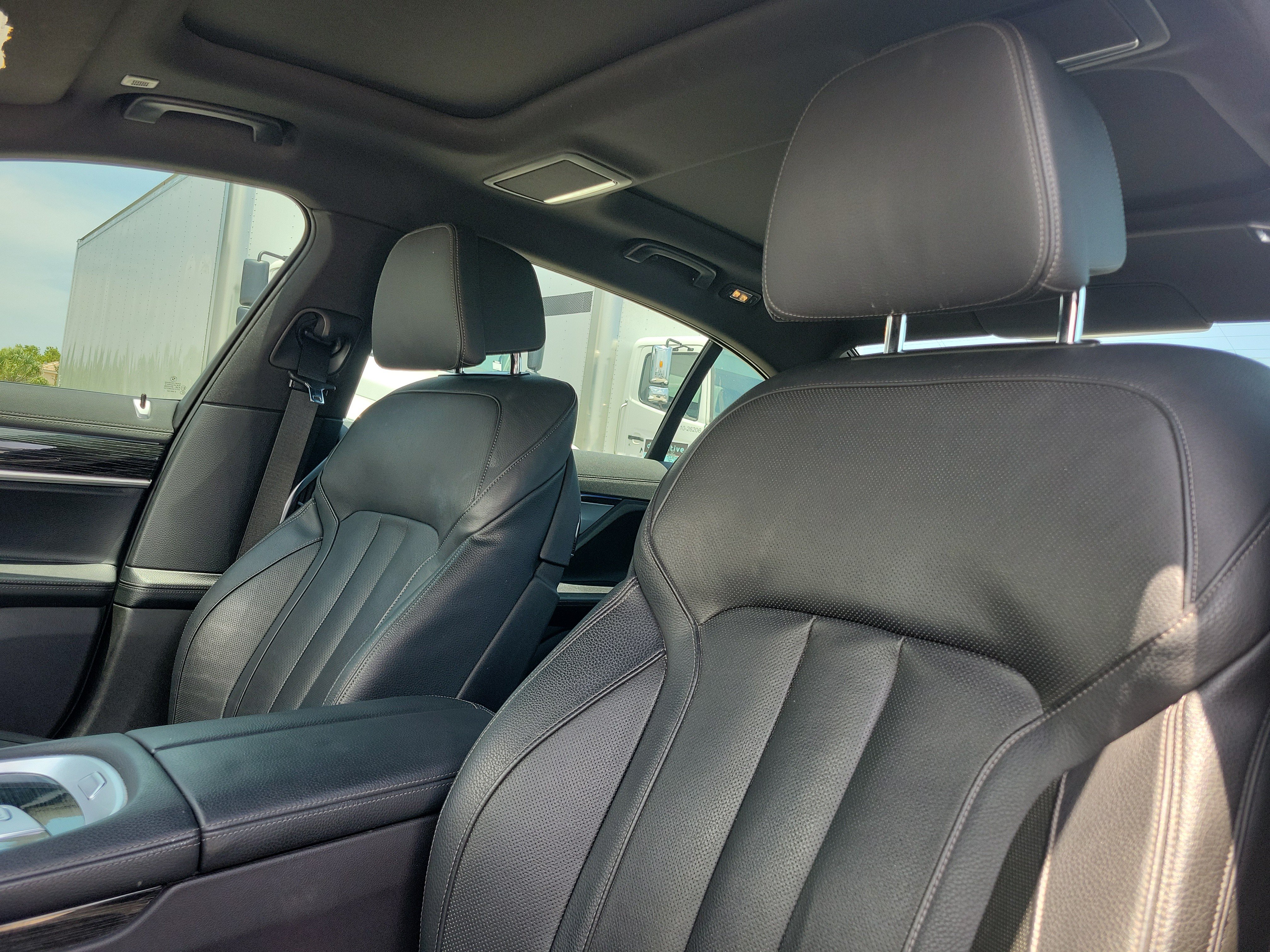 Used 2022 BMW 740i w/ M Sport Package RWD image 22