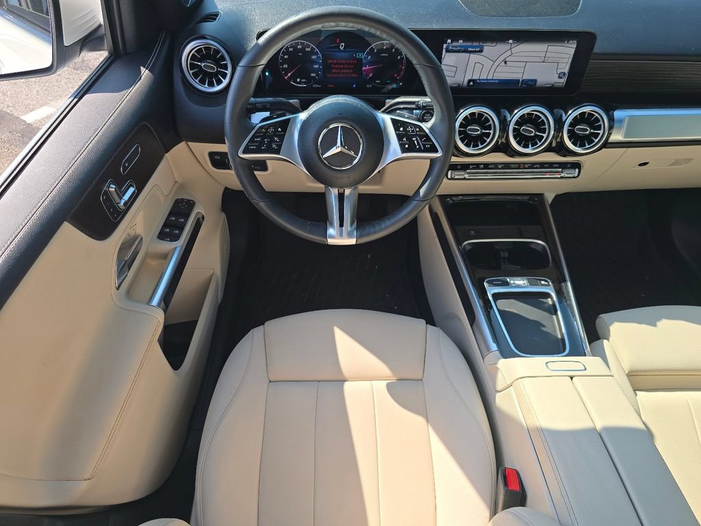 Used 2025 Mercedes-Benz GLB 250 4MATIC image 23