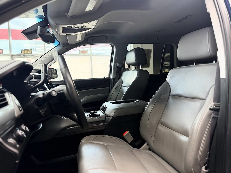 Used 2017 Chevrolet Tahoe LT w/ Luxury Package AWD/4WD image 6