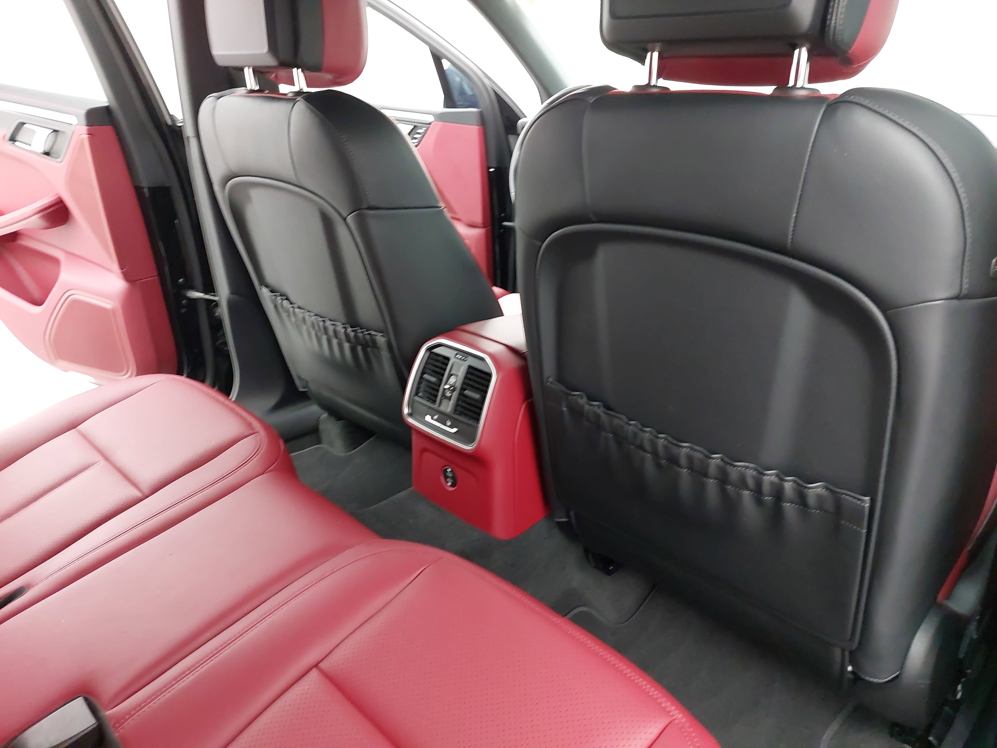 Certified 2024 Porsche Macan Turbo AWD/4WD image 13