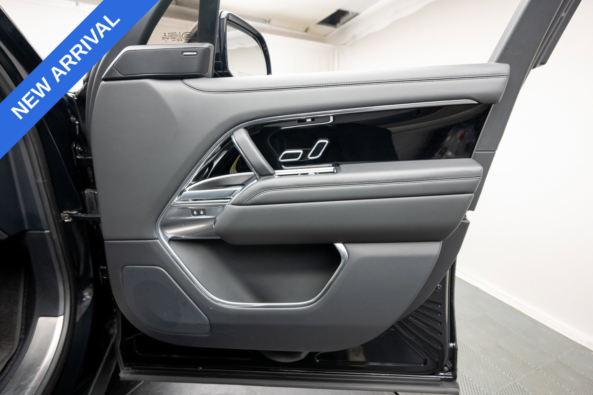 Used 2023 Land Rover Range Rover SE AWD/4WD image 25