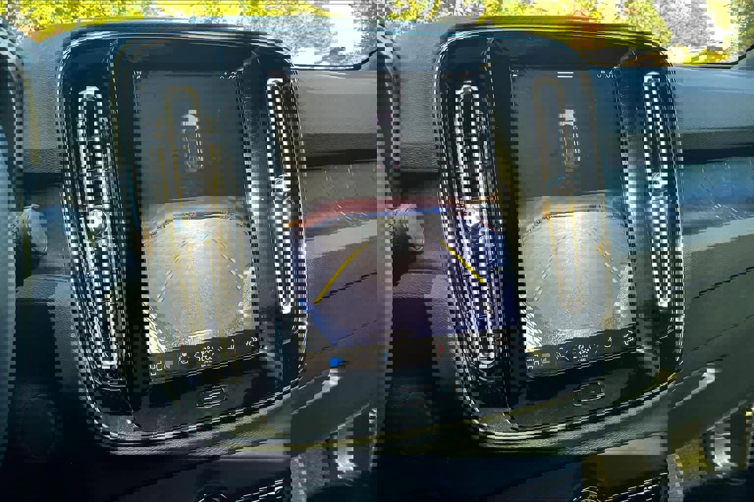 Used 2023 Volvo C40 P8 Recharge Ultimate image 23