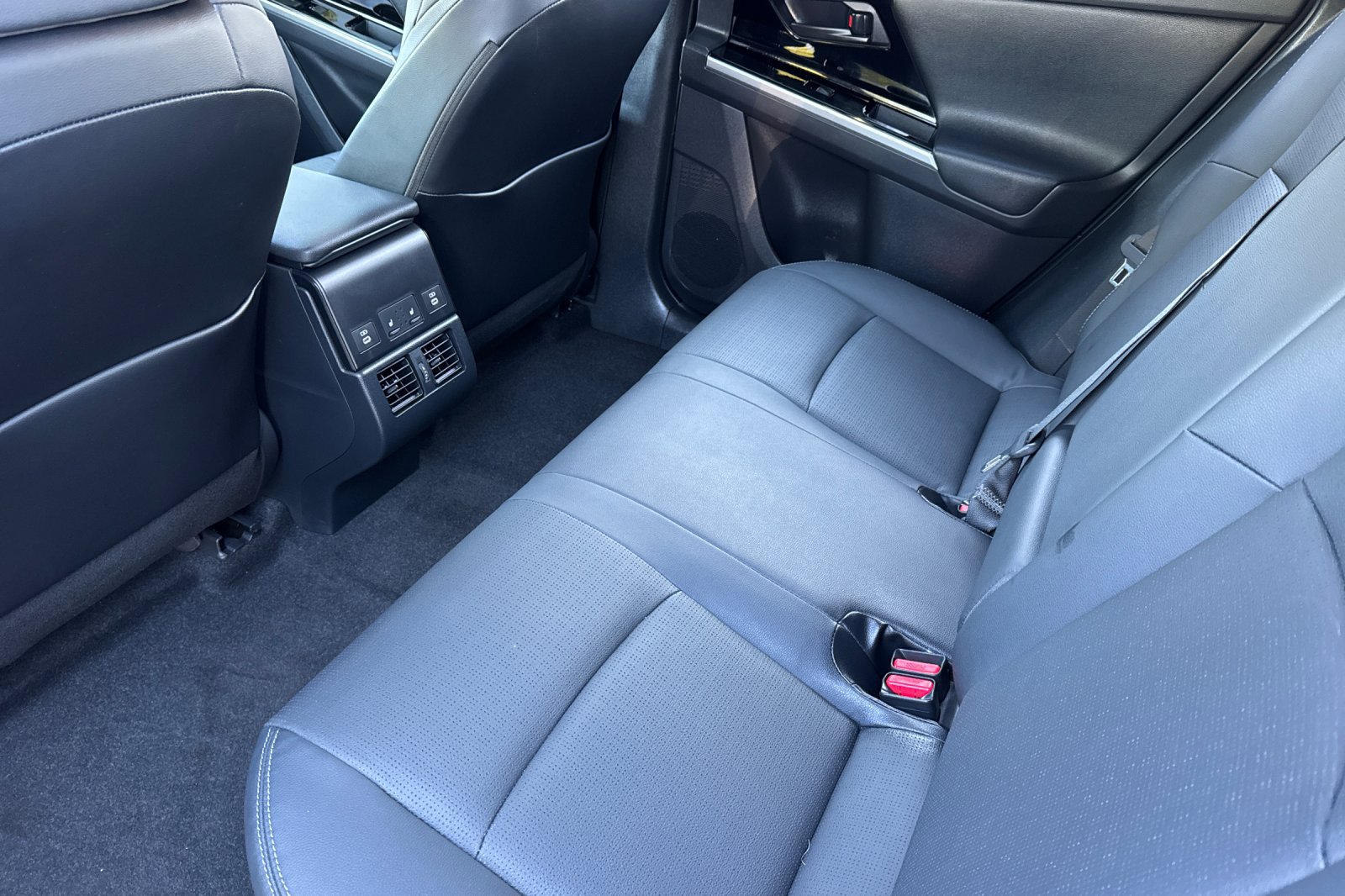 Used 2024 Subaru Solterra AWD/4WD image 12