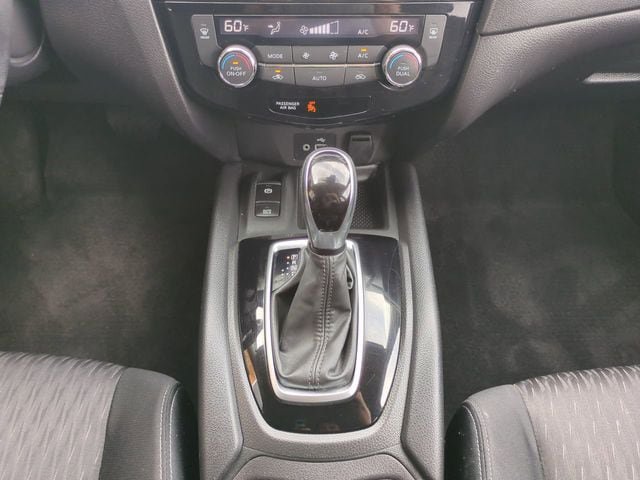Used 2019 Nissan Rogue SV w/ Premium Package FWD image 19
