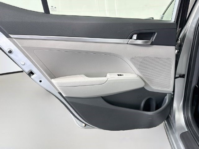 Used 2020 Hyundai Elantra SE FWD image 24