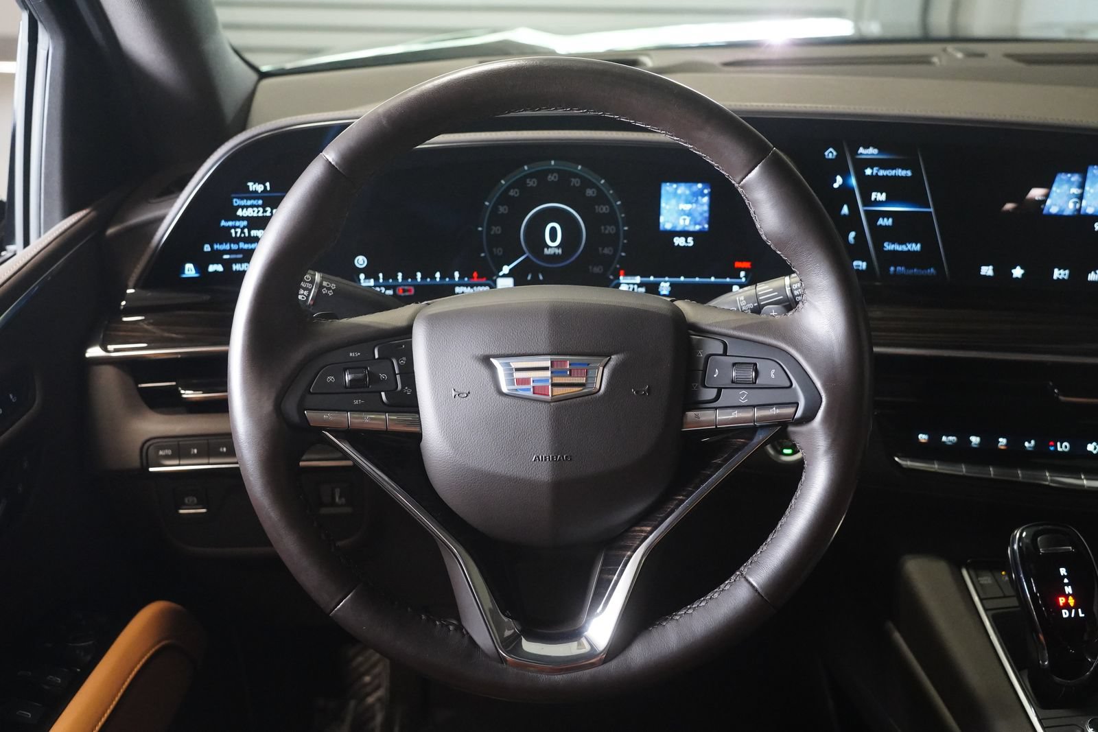Used 2022 Cadillac Escalade Premium Luxury AWD/4WD image 16