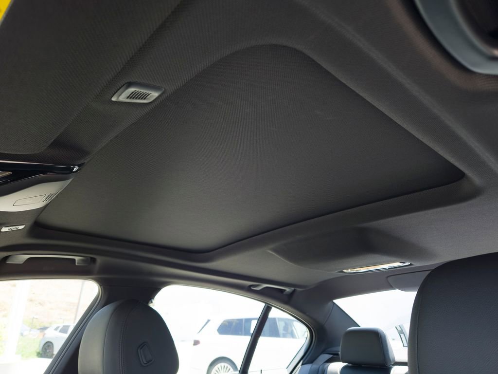 Used 2020 BMW 530i w/ Convenience Package RWD image 14