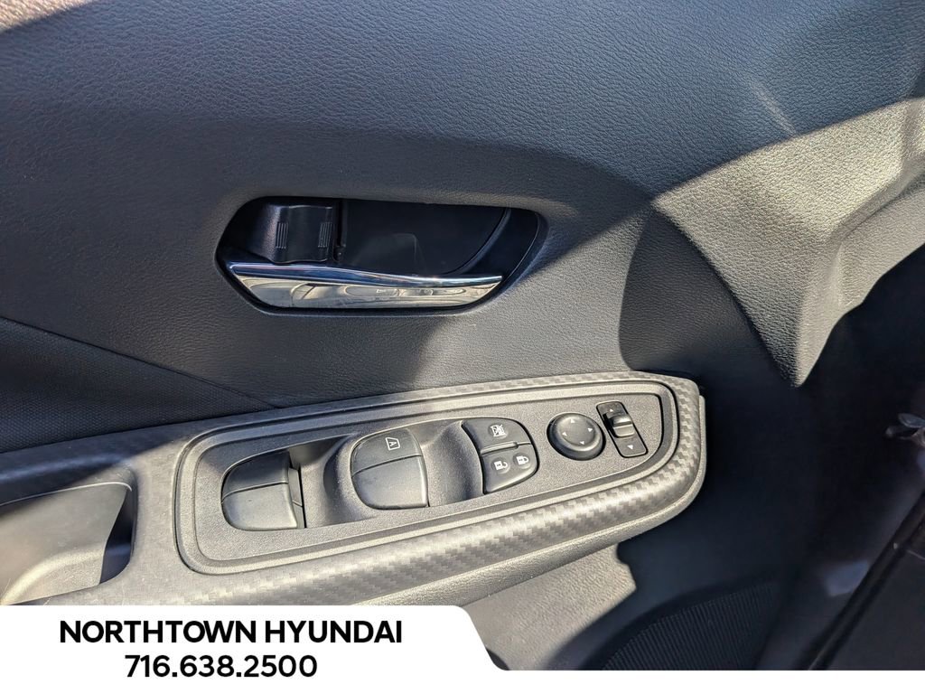 Used 2021 Nissan Versa SV image 28