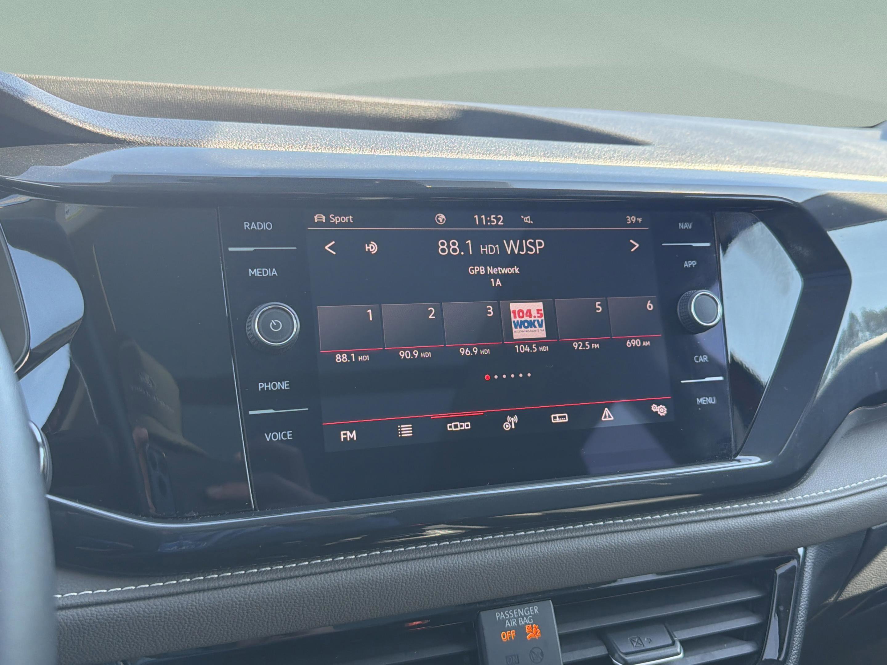 Used 2023 Volkswagen Taos SEL image 16