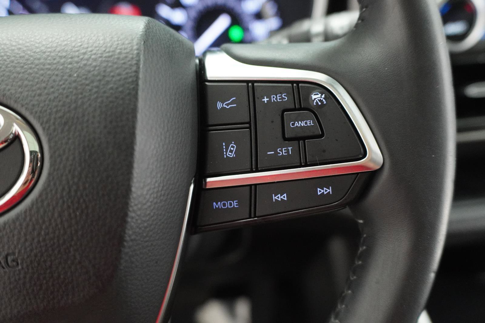 Used 2020 Toyota Highlander XLE FWD image 20