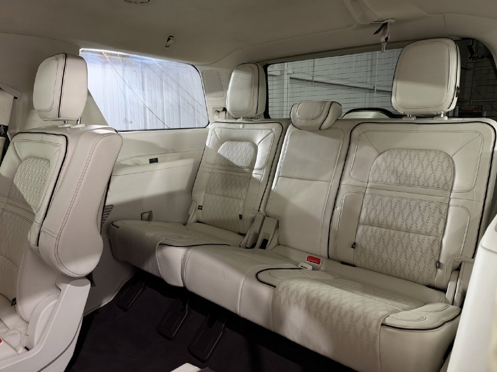 Used 2019 Lincoln Navigator Black Label w/ Cargo Package AWD/4WD image 19