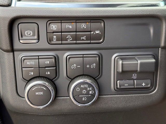 New 2025 Chevrolet Suburban Premier AWD/4WD image 33