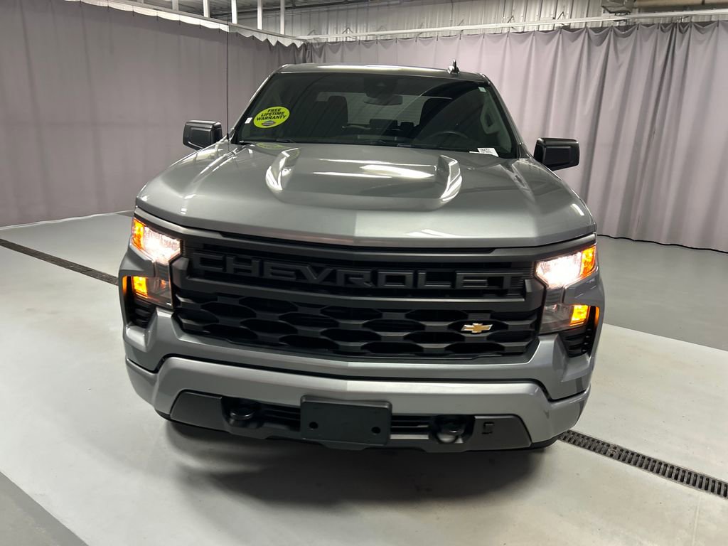 Used 2023 Chevrolet Silverado 1500 Custom image 2