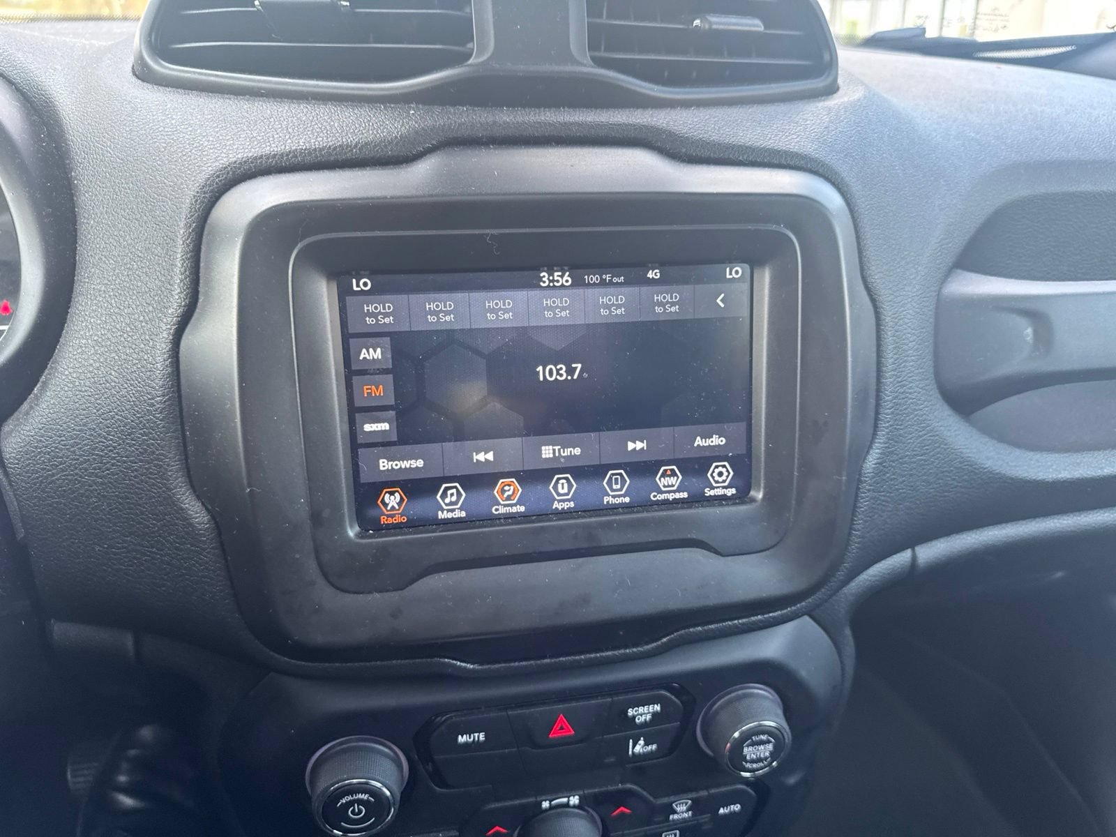 Used 2021 Jeep Renegade Latitude w/ Sun & Sound Group FWD image 11